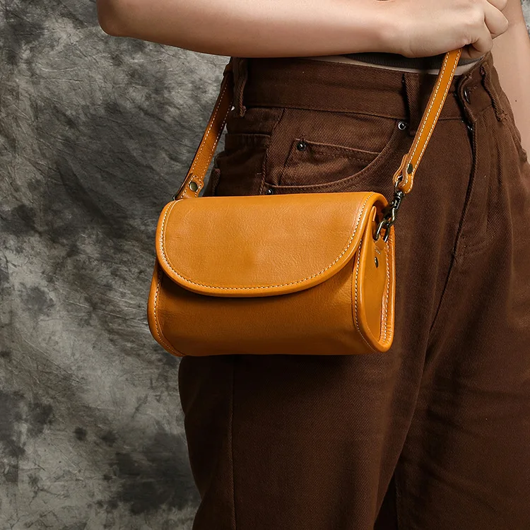 First-layer Vegetable Tanned Cowhide Messenger Bag, Literary and Artistic Fan, Large-capacity Steamed Bread Mobile Phone Bag.