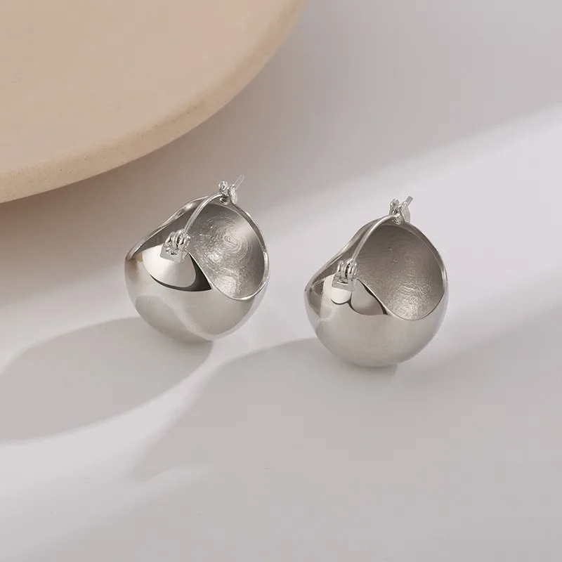 ANENJERY Glossy Round Hoop Earrings for Women Simple Personality Geometric Ear Buckle Huggies 2023 New Trend Jewelry Wholesale