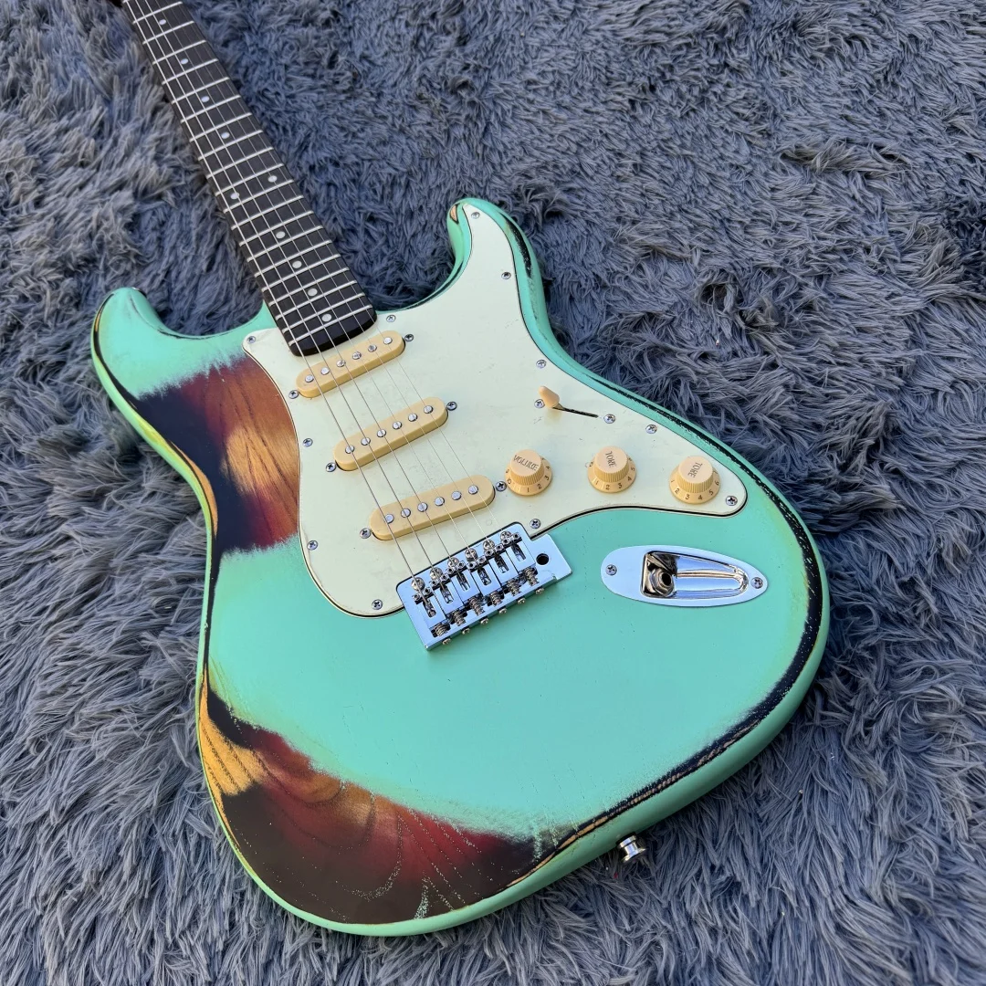 

Light green six-string electric guitar ELM xylophone body maple xylophone neck white guard plate can be customized factory direc