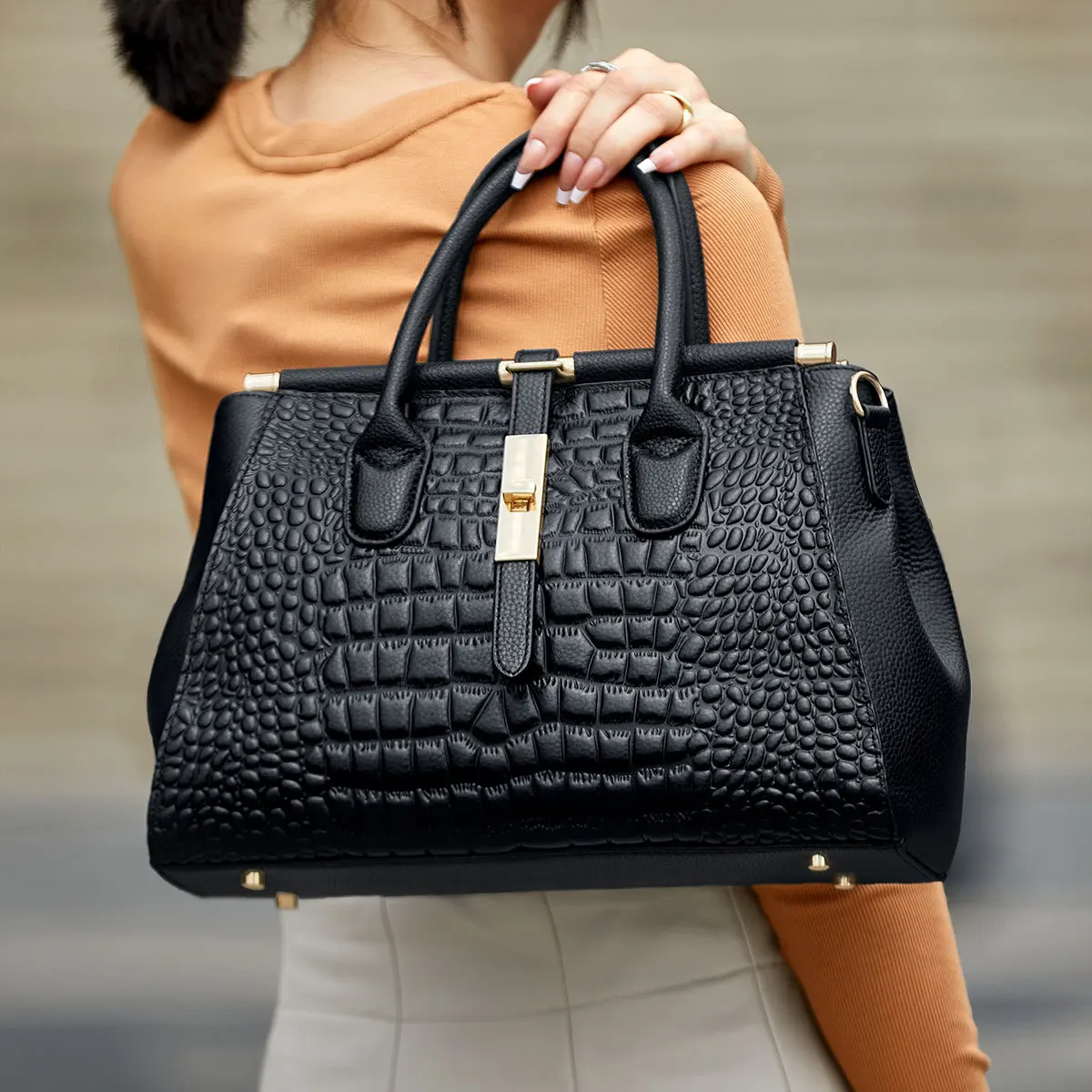 2024 new fashion designer fashion women\'s bag middle-aged single shoulder crossbody bag luxury crocodile print black leather han