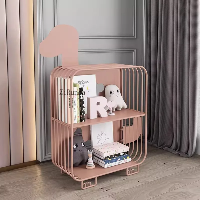رف كتب تخزين حديدي للأطفال، خزانة كتب صغيرة متعددة الطبقات لغرفة النوم وغرفة المعيشة، ورف خزانة كتب على الأرض بجانب السرير