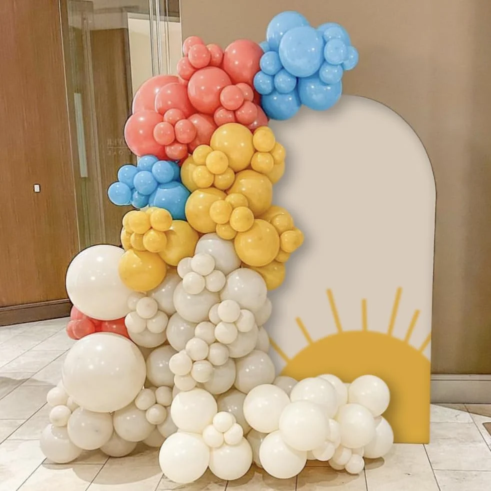 هنا يأتي The Son Theme غطاء خلفية مقوس باللون البيج قابل للتمدد مع حامل مقوس لدعائم عرض زينة استحمام الطفل