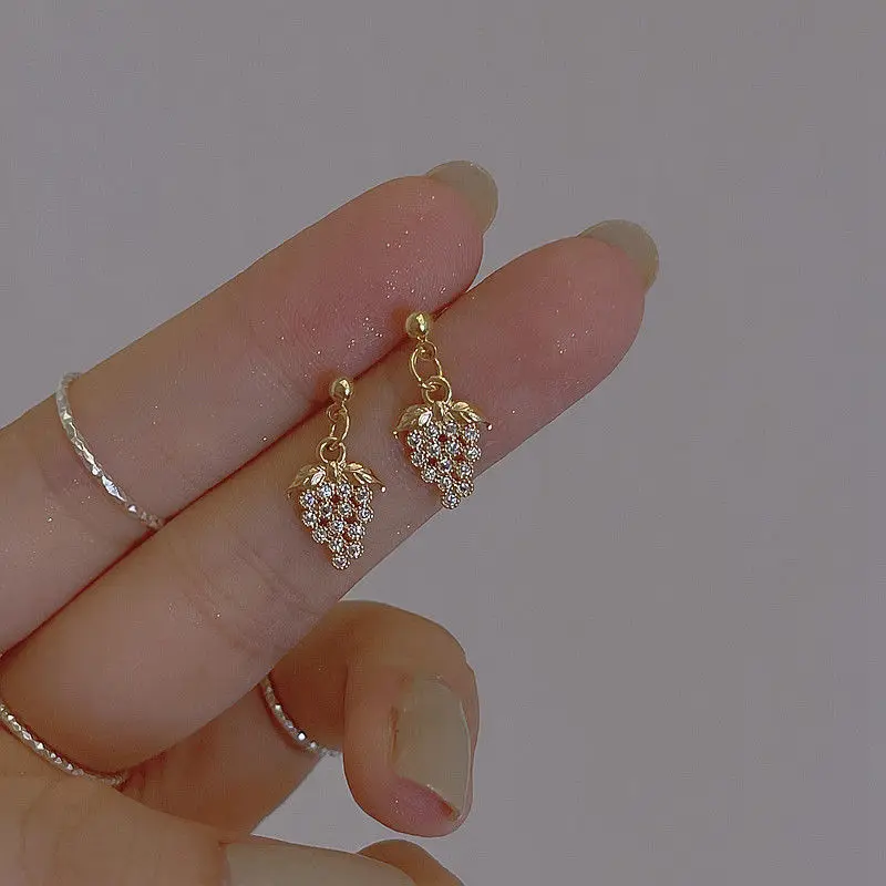 Korean Fashion Trendy Elegant Grape Small Studs Earrings Women Temperament Crystal Fruit Earrings Friendship Jewelry Party Gifts