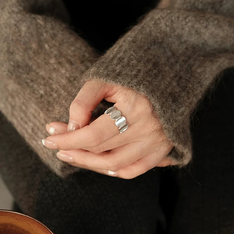 bague-a-paillettes-en-forme-d'ecailles-de-poisson-raytimone-pour-femmes-design-unique-et-luxueux-sensation-haut-de-gamme-bijoux-a-la-mode