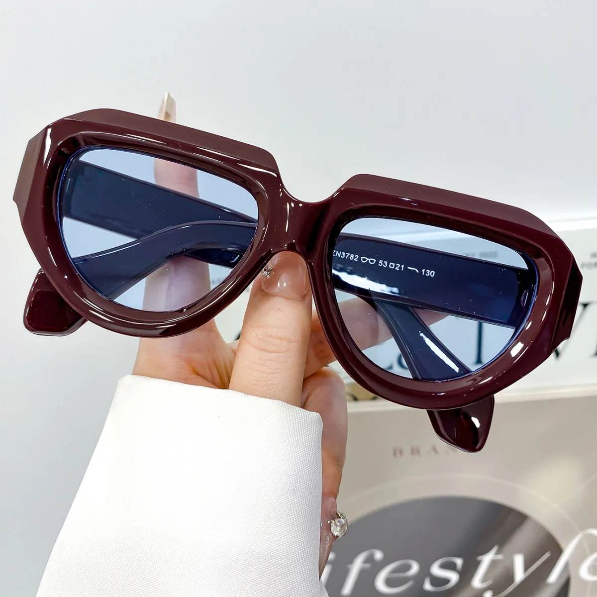 

New Trendy Design Irregular Sunglasses for Women Men High Quality Retro Cat-Eye Asymmetric Style UV Protection Glasses for Men