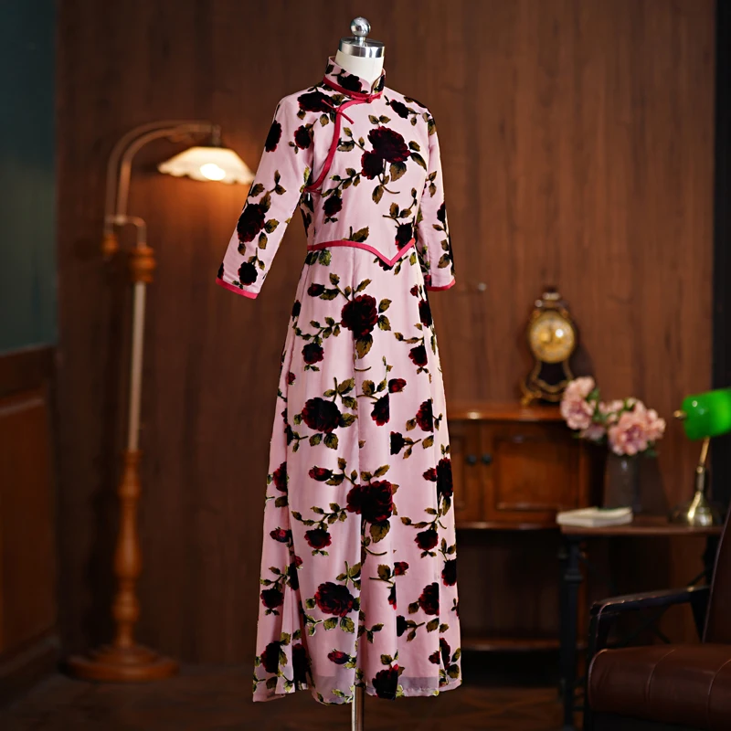 

Длинное винтажное платье-ципао в стиле ретро с открытыми плечами и рукавами-крылышками, повседневное, из вельвета, цвет розовый сад