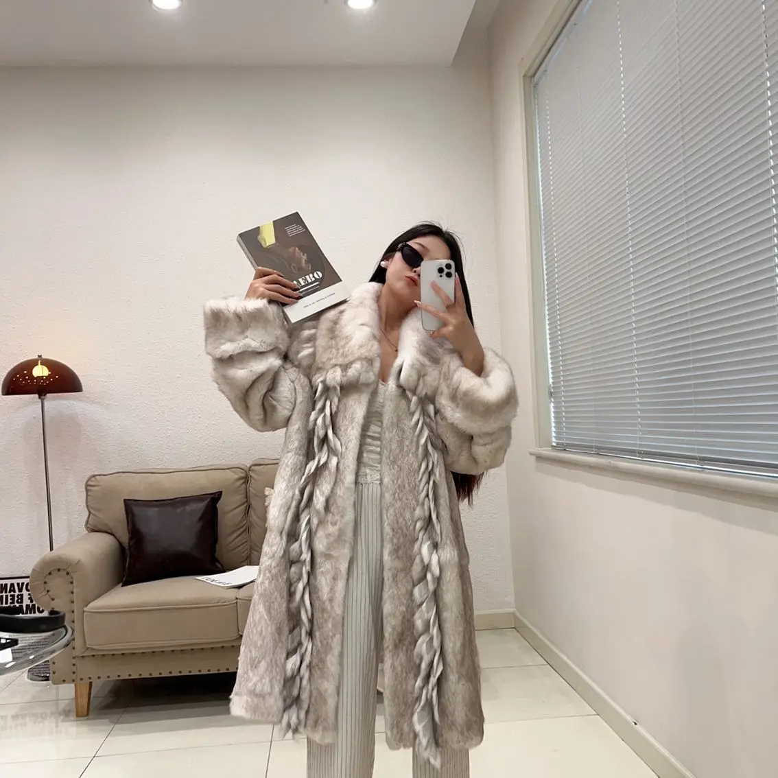 Langer Kaninchenfellmantel mit neuen Ärmeln für Damen mit Quastentemperament, luxuriös und luxuriös, warm im Winter