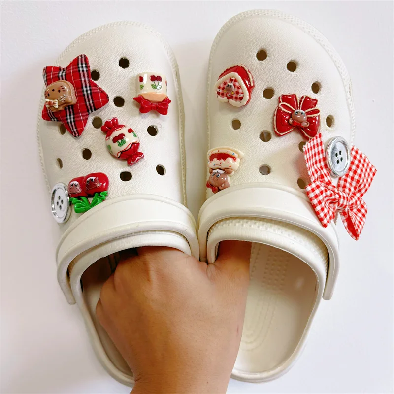 Miniso New Hello Kitty Christmas Shoes Charms Set  ABS Plastic Cartoon Decoration Accessories Removable Shoe Buckles Xmas Gifts