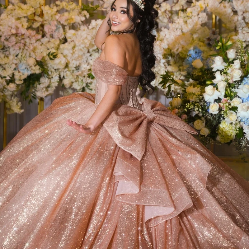 Personalizado rosa ouro brilhante quinceanera vestido fora do ombro miçangas com arco vestido de baile doce 16 vestidos 15 de xv años yqd535