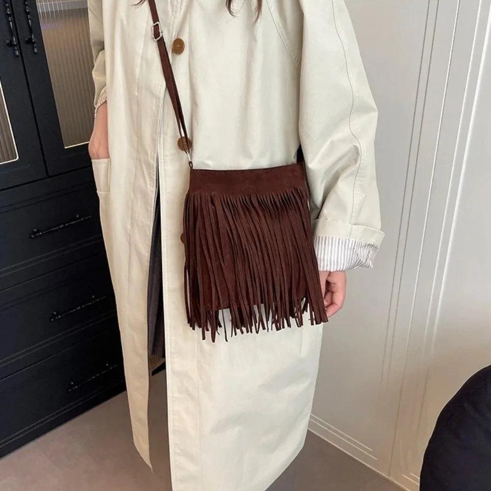 Fashion Suede Fringe Crossbody Bag Large Capacity Boho Style Shoulder Bag Solid Color Adjustable Shoulder Strap Bucket Bag Women