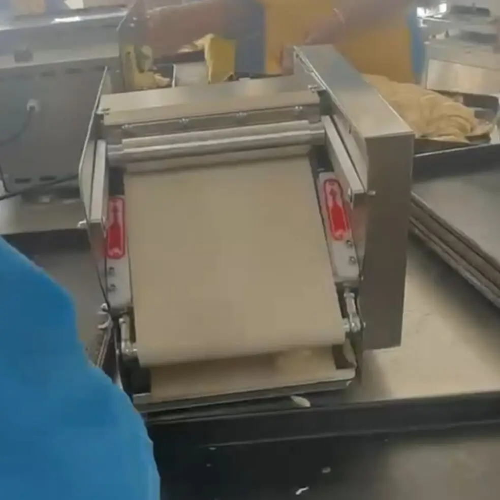 

Тестораскаточная машина для круассанов и слоеного теста для пекарни и кухни