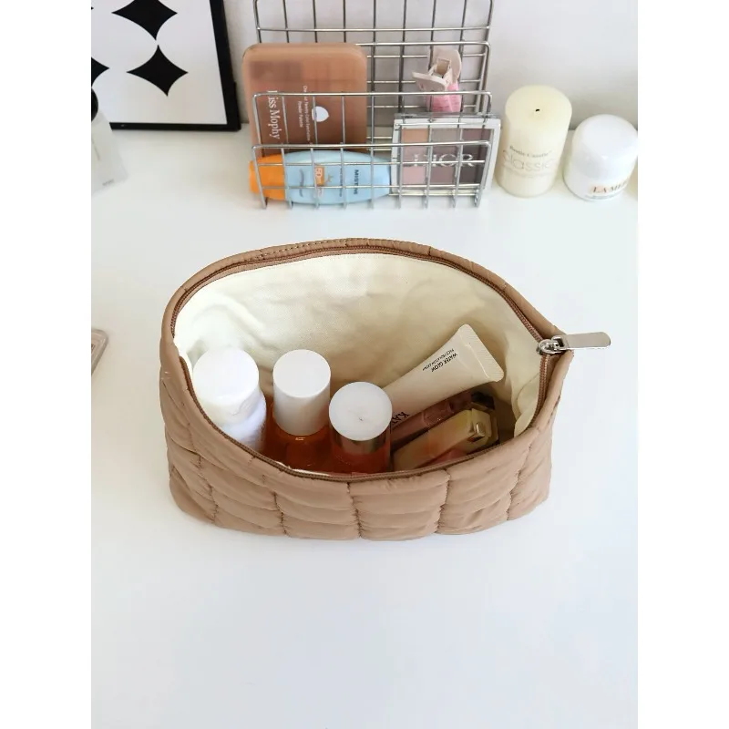 Cute Puffer Quilted Makeup Bag, Soft Large Capacity Travel Toiletry Pouch, Checkered Zipper Cosmetic Storage Bag for Women Girls