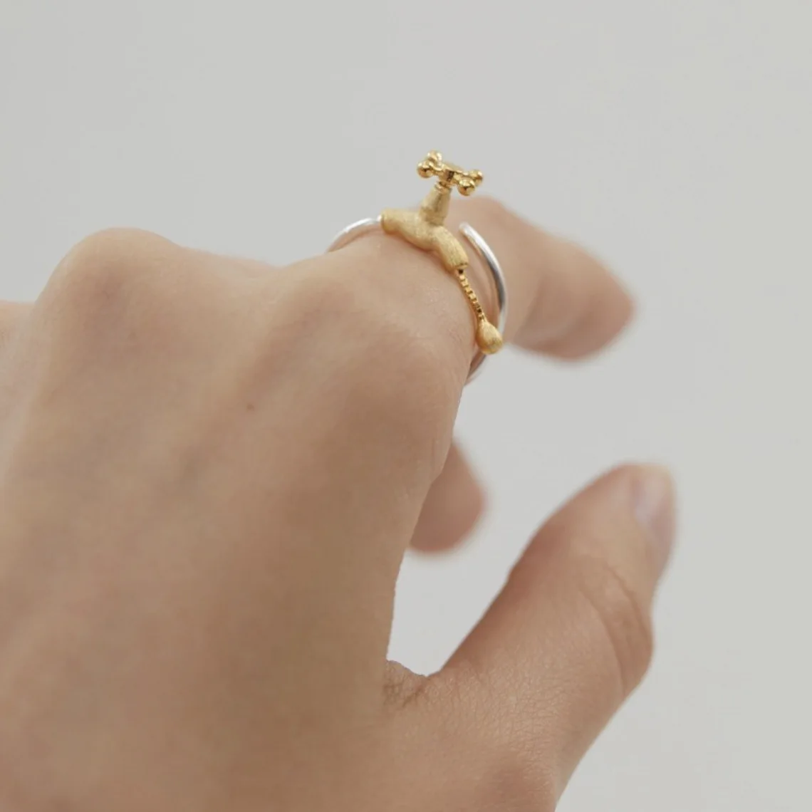 Creative and Funny Dual Color Rotating Faucet Opening Ring with Dripping Water, New Fashion and Cute Jewelry image 2
