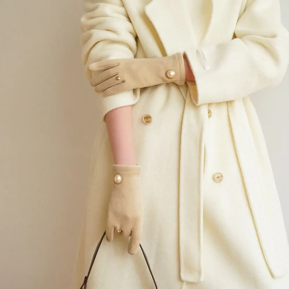 Guanti da ciclismo invernali in velluto carino Guanti da donna con perle a forma di cuore Guanti morbidi e spessi da esterno