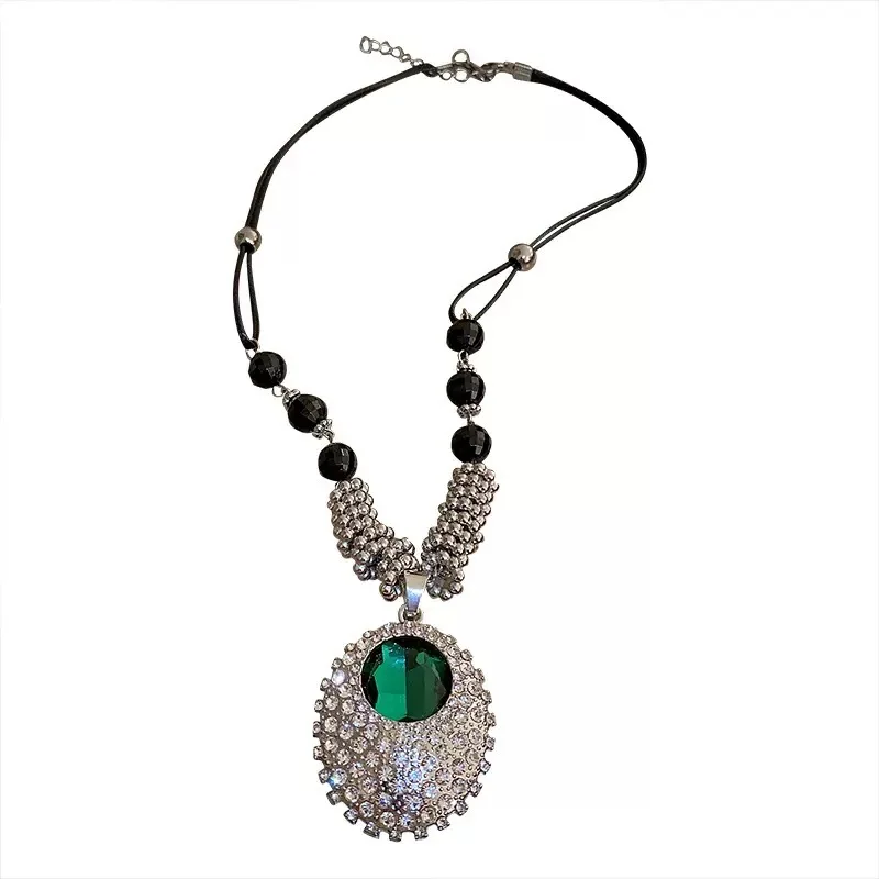 Vintage Green Crystal Round Pendant Necklace Girl Fashion Trend Shiny Rhinestone Banquet Necklace Jewelry Gift Women New