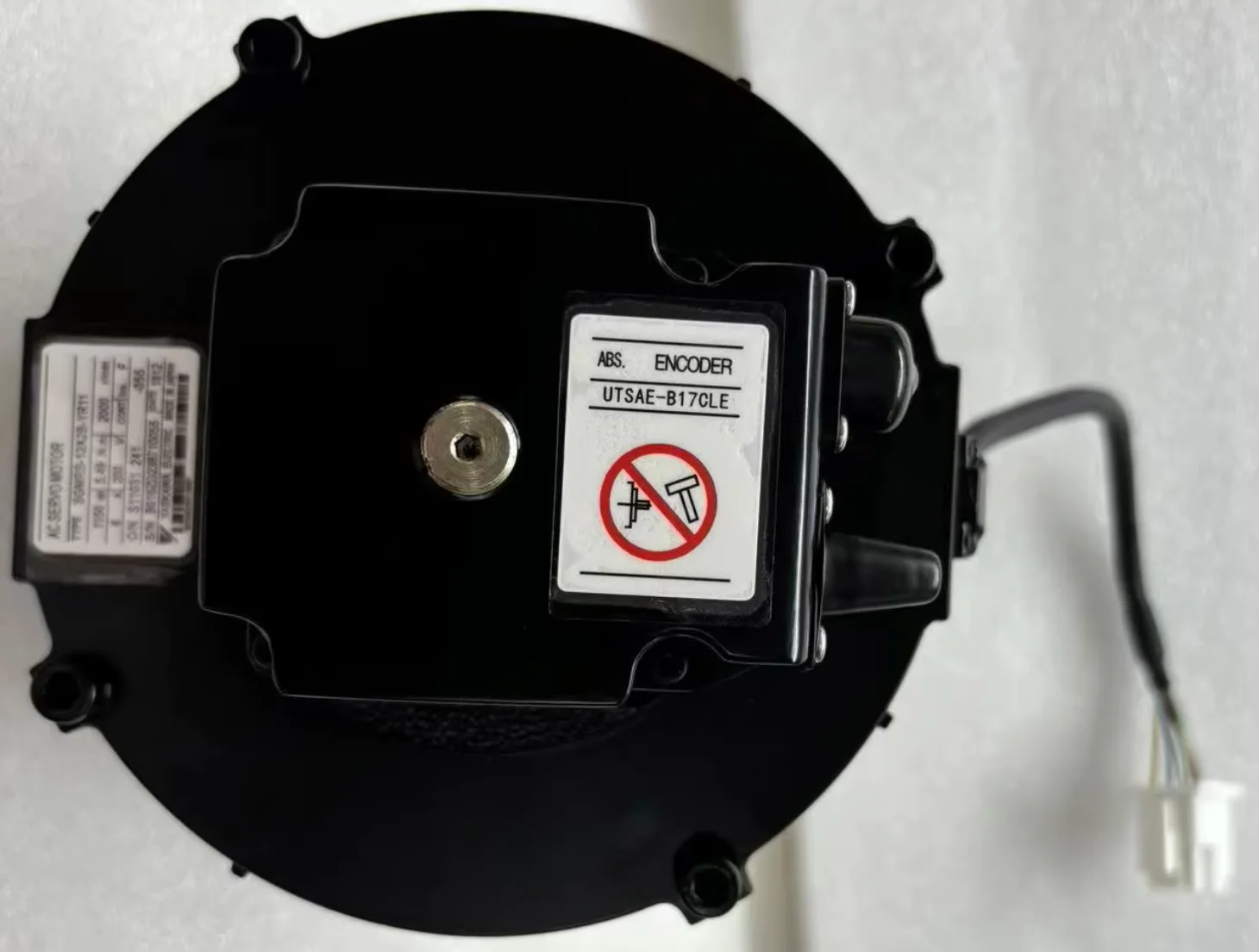 

SGMRS-12A2B-YR11 Совершенно новый серводвигатель, быстрая доставка, в наличии, SGMRS 12A2B YR11