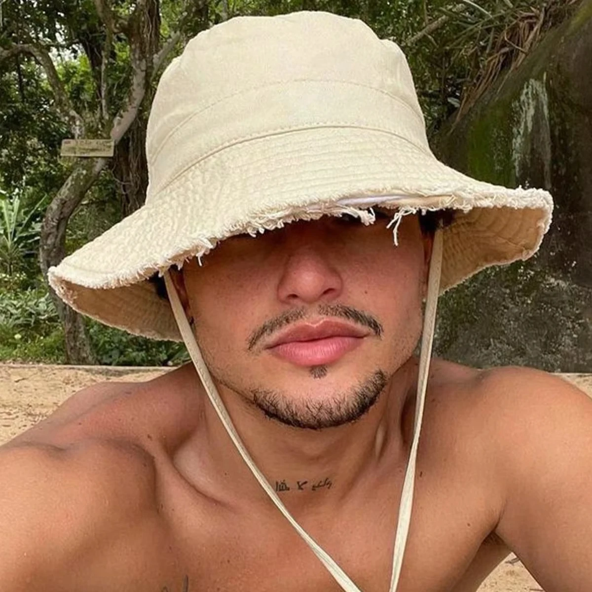 1pc Vacation Bob Bucket Caps with Large Eaves for Women Men,Outdoor Providing Sun Protection with Adjust Chin Beach Gorras Caps