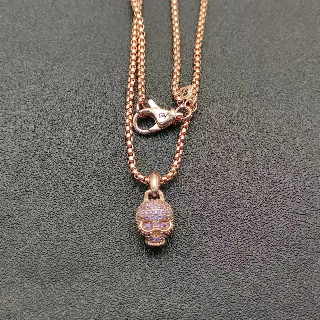 High Quality Fashion Dy Necklace Is The Go-To Outfit For Parties
