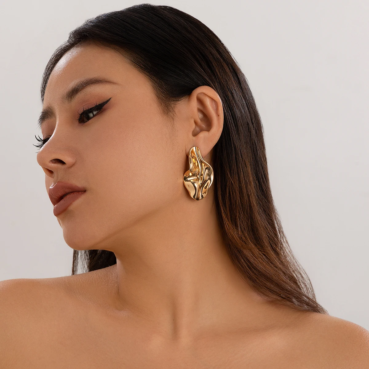 IngeSight.Z Creative Irregular Metal Pleated Earrings for Women New Aesthetics Gold Color Ear Piercing Earrings Party Jewelry