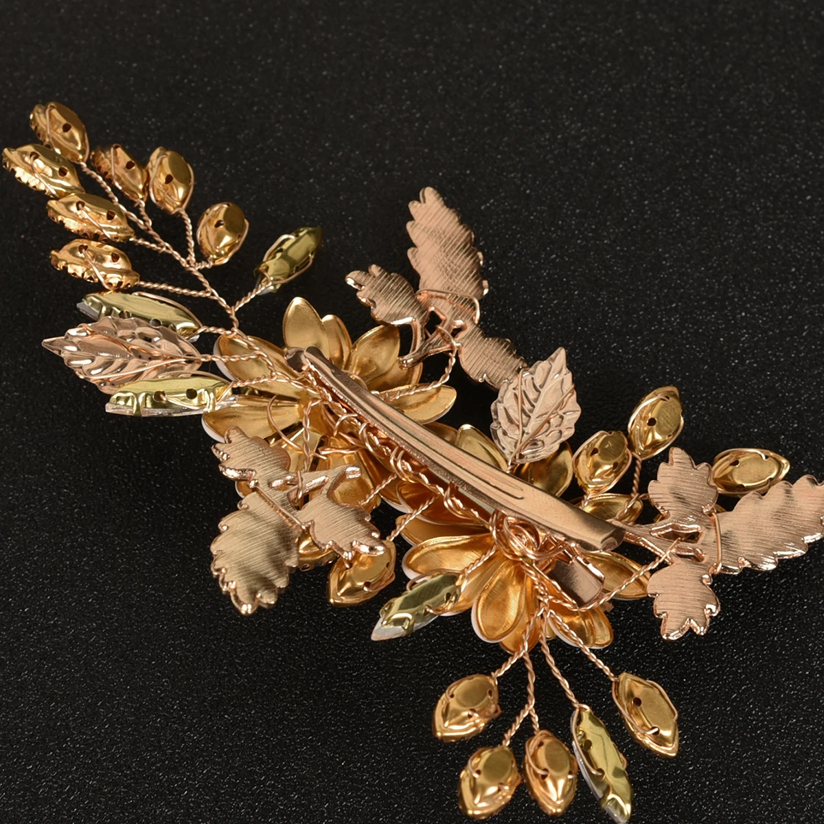 Fashion Bridal Hair Comb White Pearl Rhinestone Golden Flower Women Hair Clip Wedding Jewelry Hair Accessories  Women Headpiece