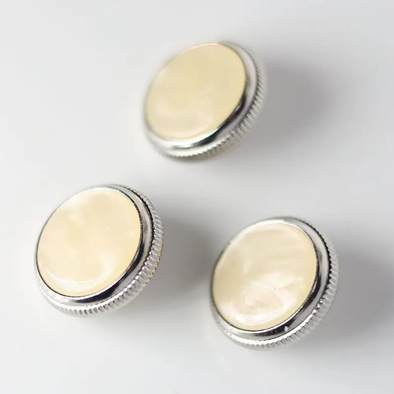 trumpet  button buckle with yellow flower pattern mica pad