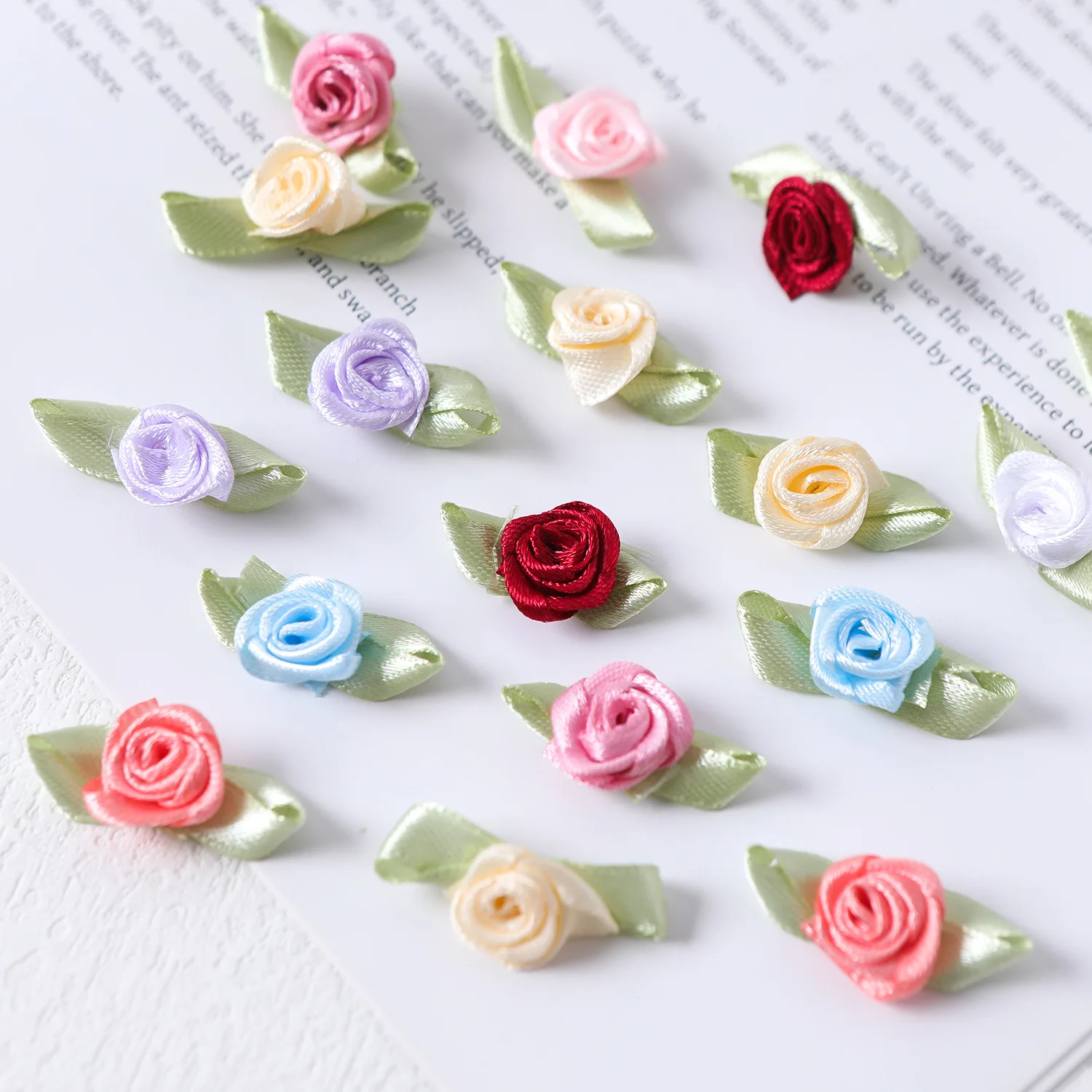 100Pcs 25mm Artificial Mini Roses Heads With Leaves Rosettes Ribbon Handmade Fabric Making Clothing Accessories Party Decoration