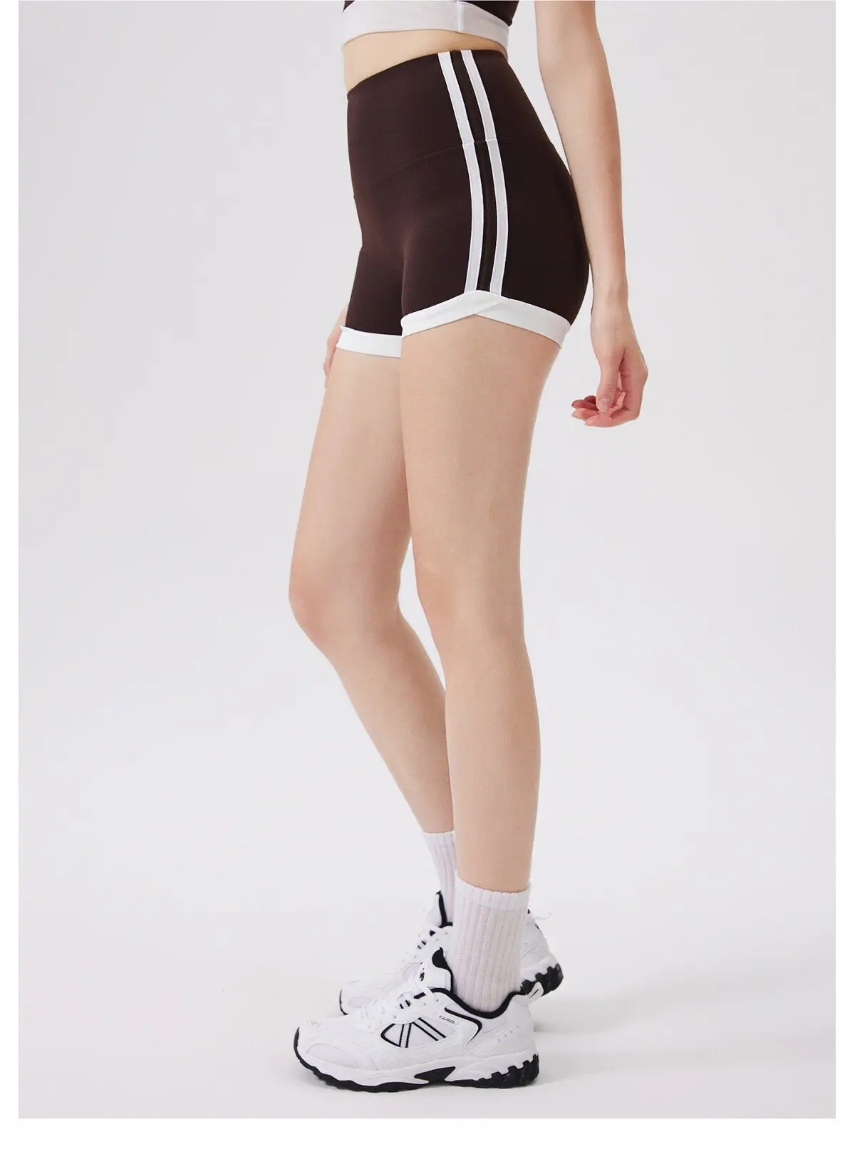 Kontrastfarbene Hochgeschnittene Pfirsichfarbene Hüftformende Hotpants Sportshorts für Damen zum Laufen, Fitness und Yoga – Detail 5