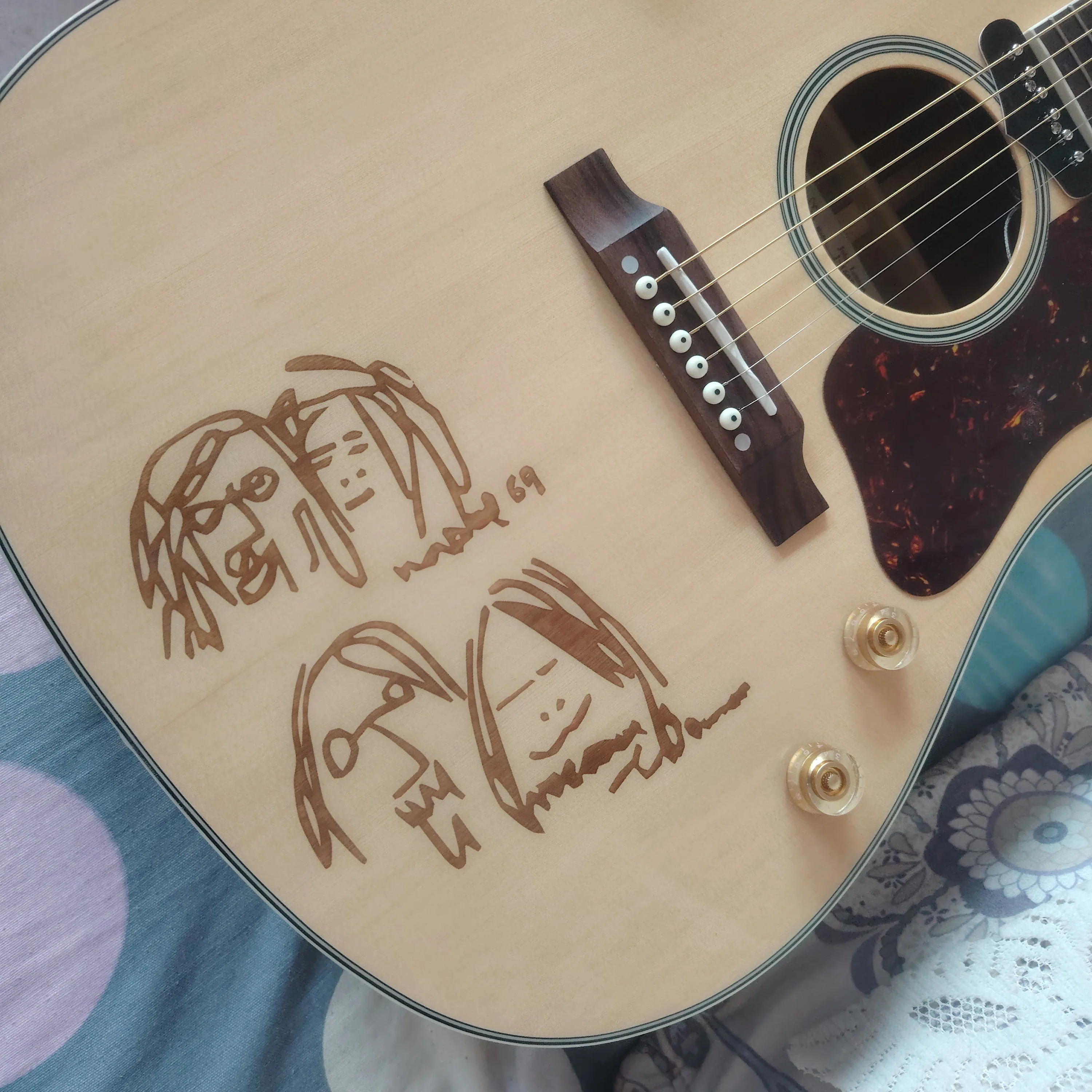 

High quality J160 folk guitar in stock, body carved signature, fast shipping