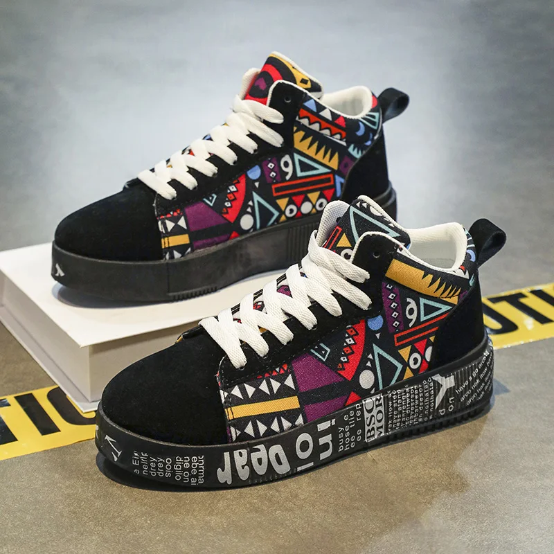 

Graffiti Print Skateboard Shoes Men Canvas Sneaker Street Trend Sport Shoes for Men Comfort Couple Skate Shoes Man Walking Shoes