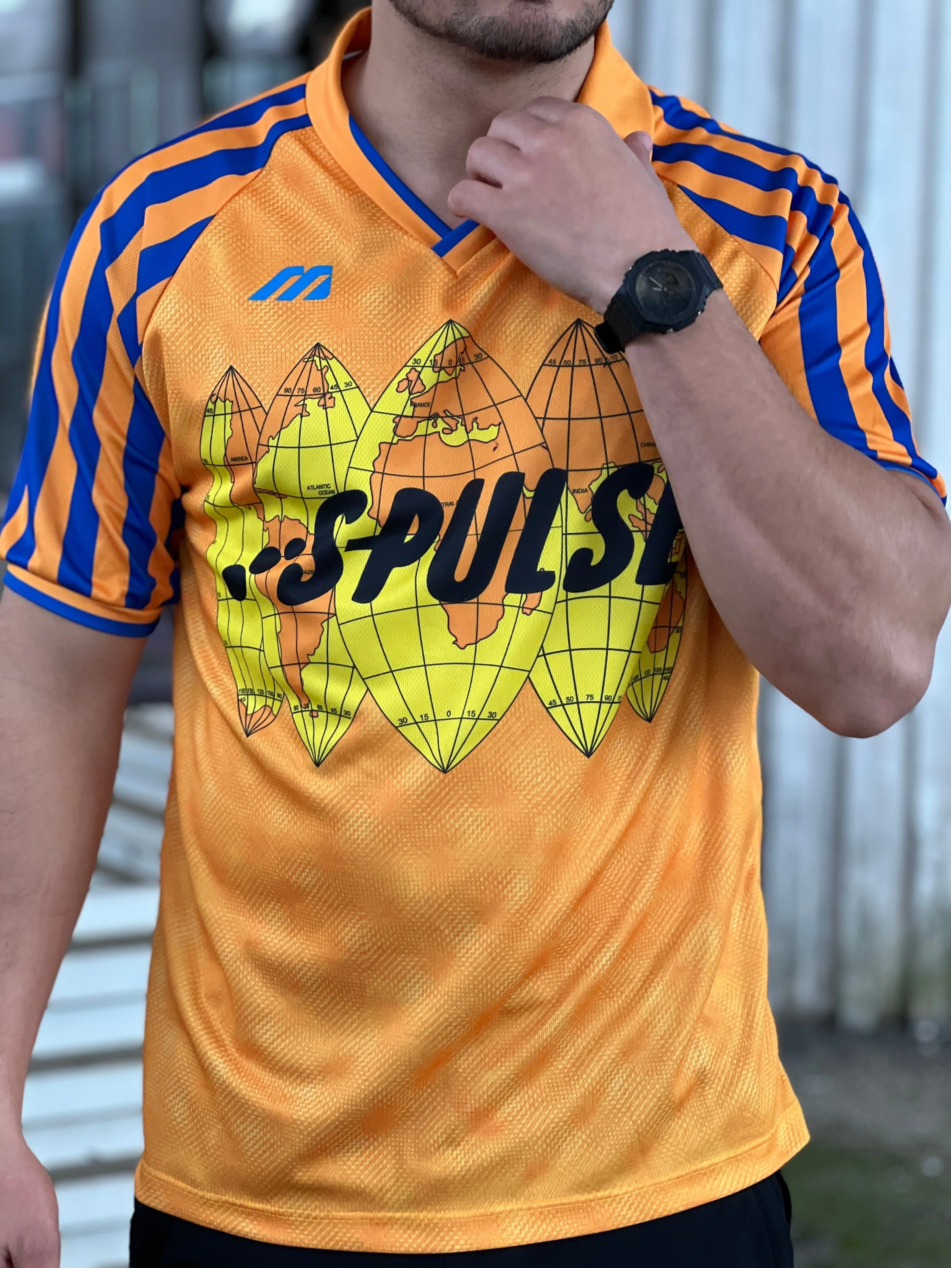 2026 Neues Orange-Blau Gestreiftes Trikot mit SPULSE Weltkarten-Print und V-Ausschnitt Fußballtrikot Familien-Partnerlook Freizeit-Streetwear