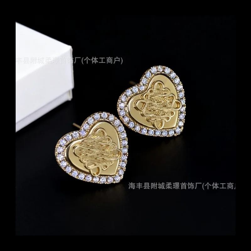 

Внешняя торговля Luo Jia High Sense of Love, английские буквы Seiko, легкие роскошные модные серьги-гвоздики с темпераментом, ювелирные изделия