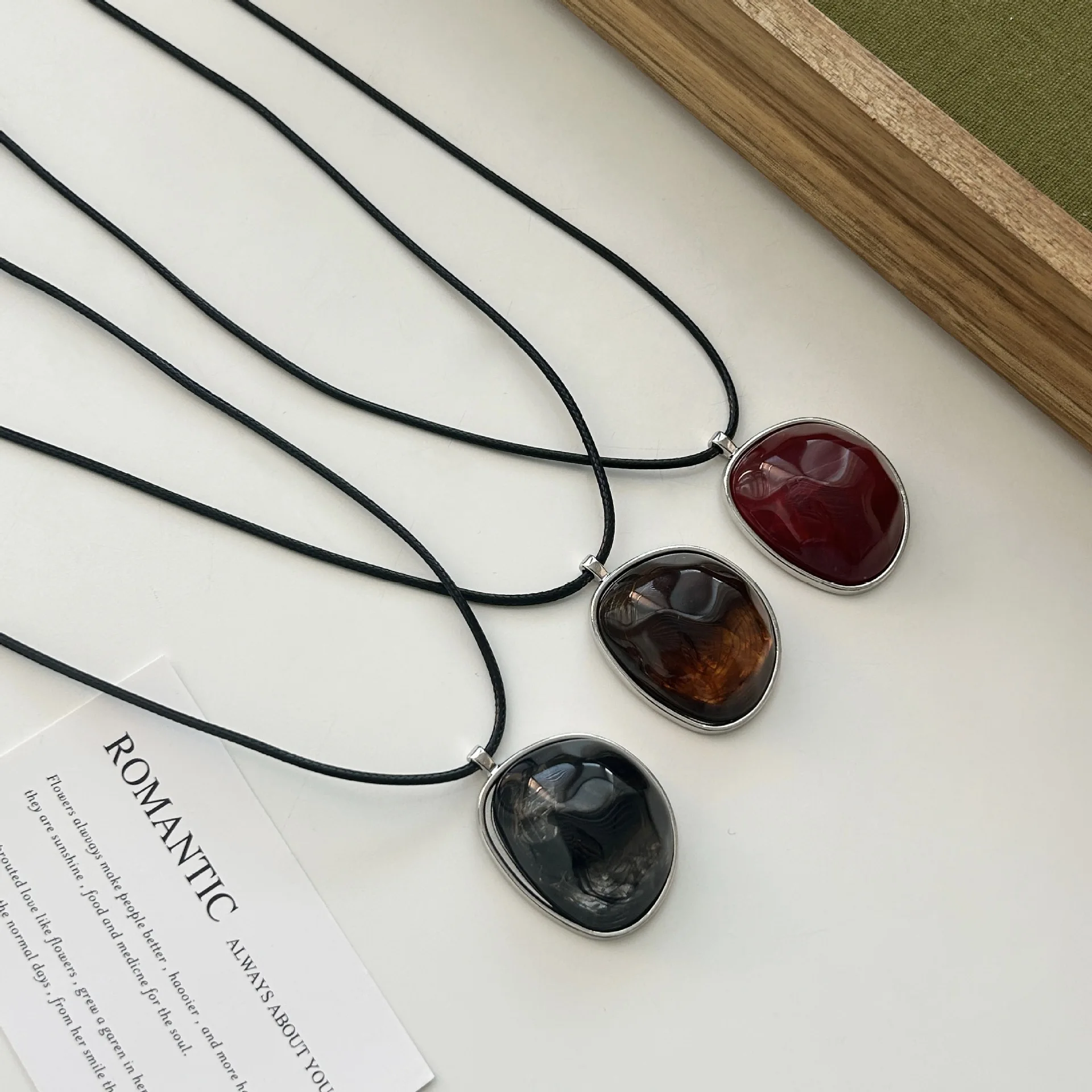 French Elegant Geometric Unique Design Pendant Necklace for Women Suitable for Daily Gatherings And Parties