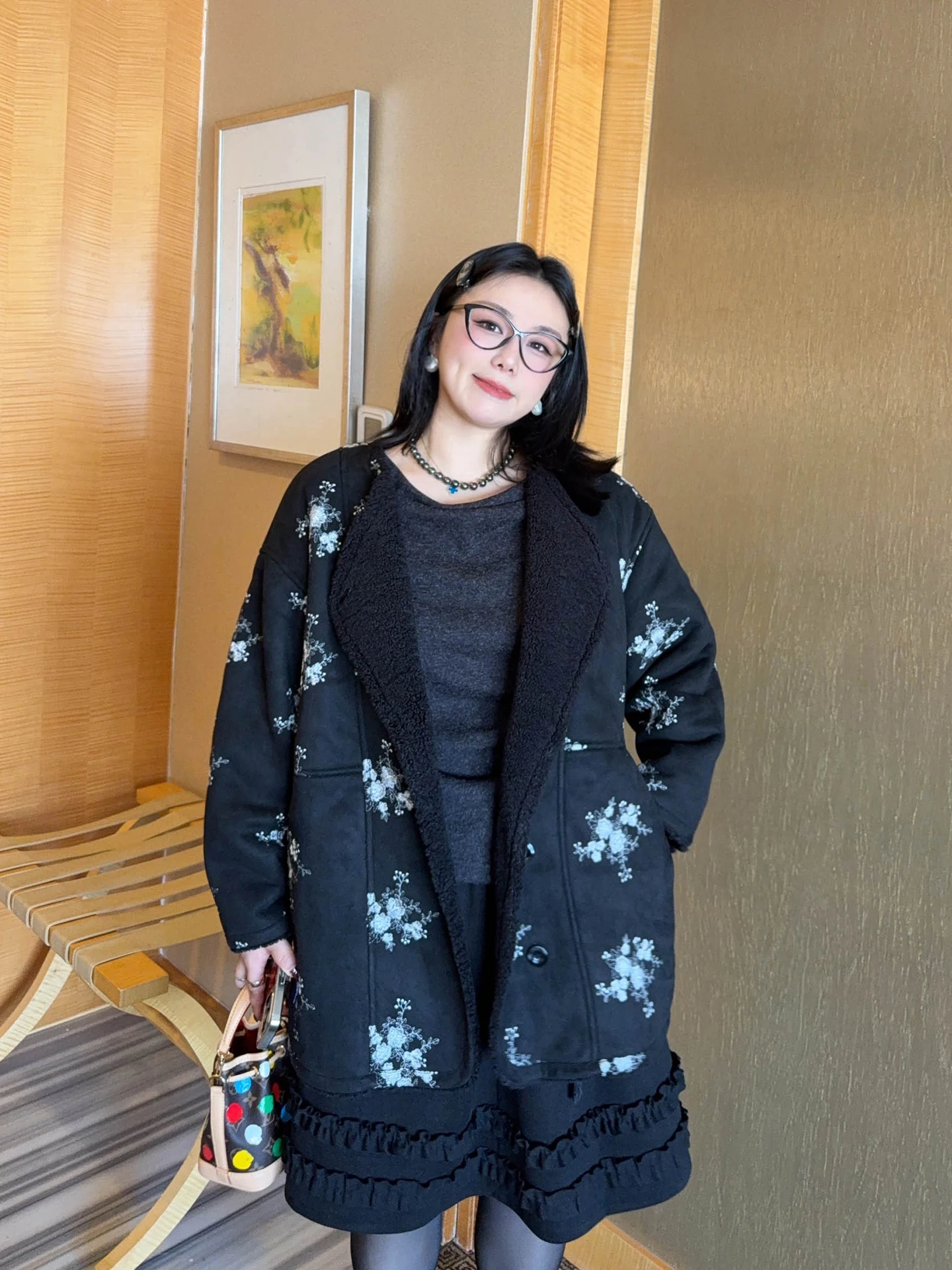 

Женская утепленная кожаная куртка VOGANA большого размера с вышивкой и мехом, свободная теплая верхняя одежда, повседневное зимнее пальто с растительным цветочным узором