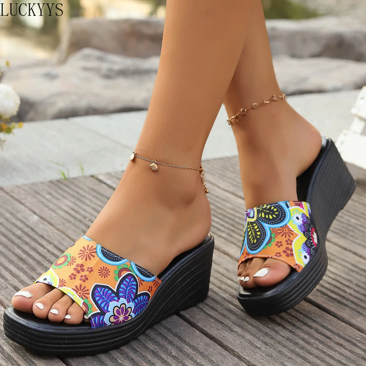 Neue Sommer Frauen Hausschuhe Plattform Sandalen Keile Schuhe Outdoor Clogs Modedesign Strand Urlaub Hausschuhe Freizeit schuhe