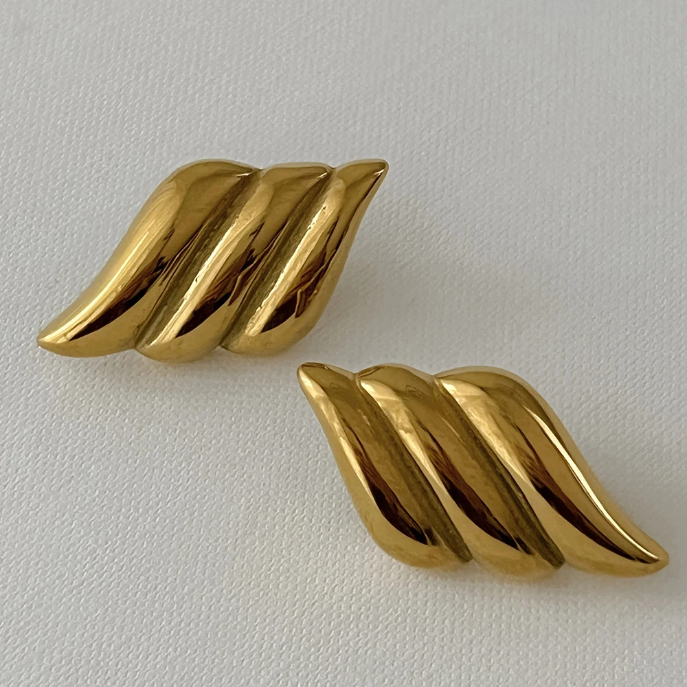 Vintage Gold Plated Stainless Steel Stud Earrings for Women Fashion Glossy Metal Wings Shape Chunky Hoops Statement Jewelry