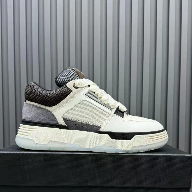 

Thick sole height increasing versatile bread shoes for women, trendy low top board shoes for men, casual sports couple