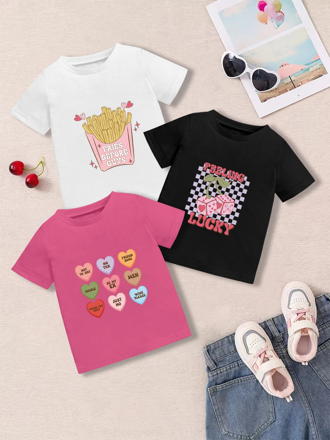 

3 предмета: летние футболки для девочек на День святого Валентина, милые и симпатичные, с мультяшным принтом в виде сердечек, игральных костей и картофеля фри.