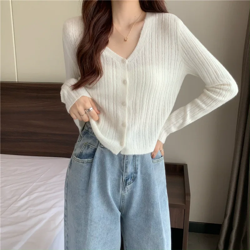 Women cardigan knitted sweater Button long sleeves V-neck Simple and elegant style High quality trendy knitwear tops Gentle Pink