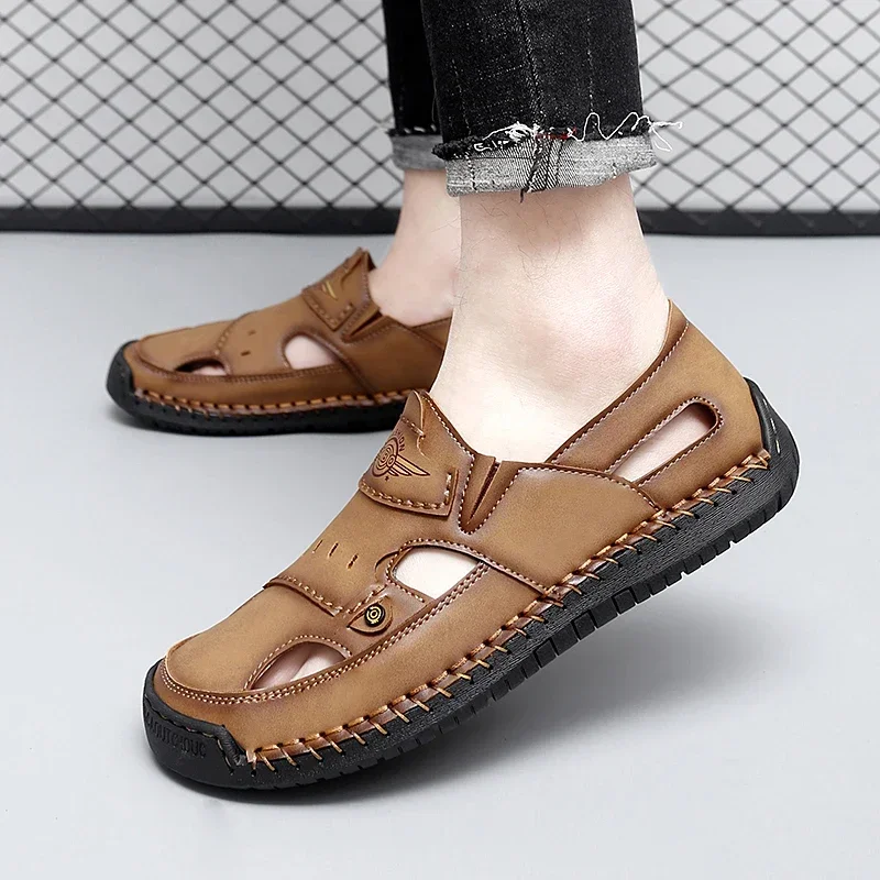 صنادل جلدية مقسمة للرجال لصيف 2025، صنادل رومانية للمشي على الشاطئ في الهواء الطلق، أحذية رياضية رجالية عصرية