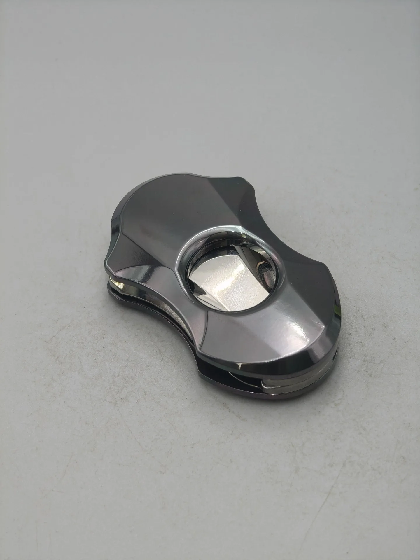 Used EDC Chunfeng Edc No Front Finger Tiger, Zirconium Throw Edc Metal Decompression Toy Tide Play Black Technology Appearance