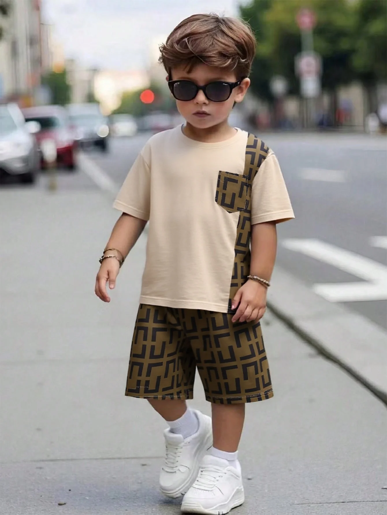 

Одежда для мальчиков из 2 предметов: футболка с короткими рукавами и круглым вырезом с геометрическим узором и карманами в сочетании с шортами, повседневный комплект