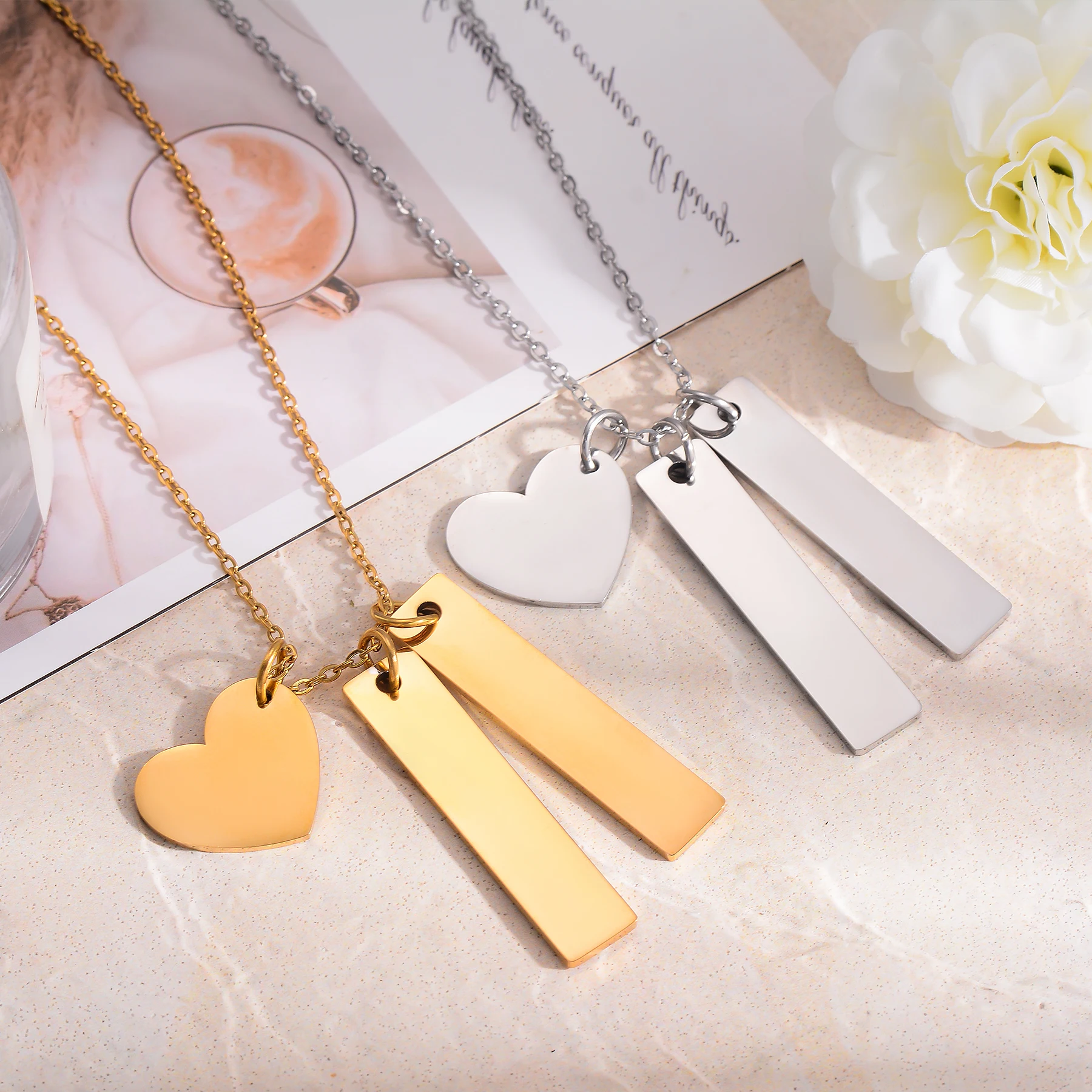 Kalung Liontin Geometris Hati Persegi Panjang Baja Tahan Karat untuk Wanita Hadiah Perhiasan Teks Nama Ukiran Yang Dipersonalisasi