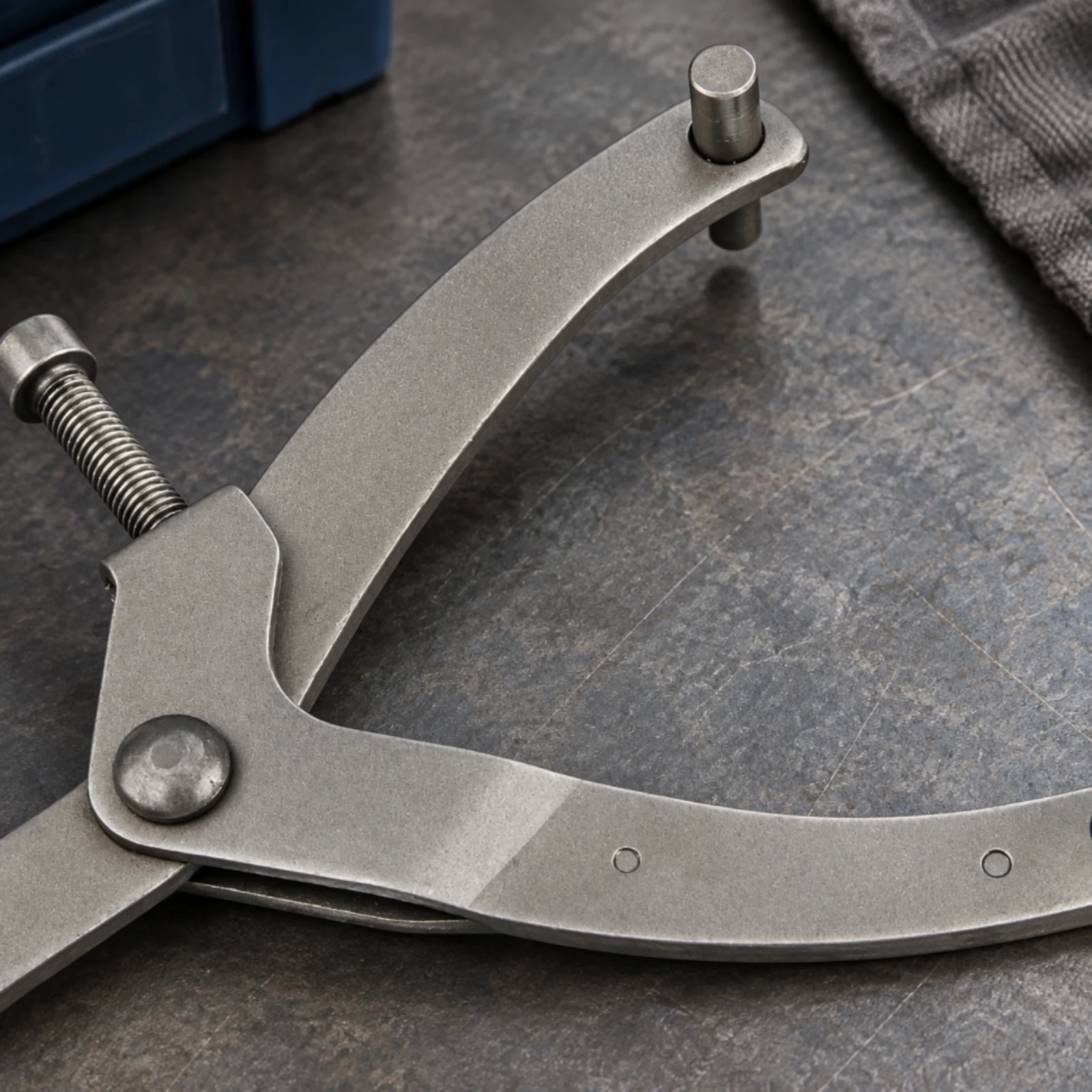 Flywheel Pulley Holder Long Handled Clutch Holding Tool Belt Pulley Holder Sturdy for Scooter Mechanics, Workshop Repairs