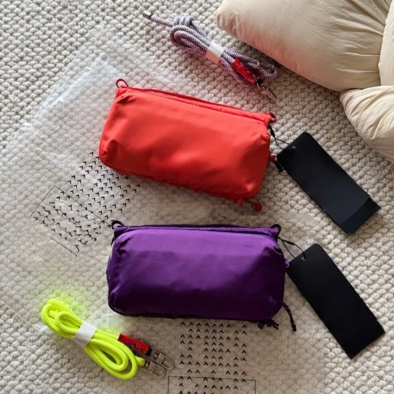 

New men's and women's crossbody shoulder bag, lightweight for outdoor use, versatile for casual wear, fashionable and versatile