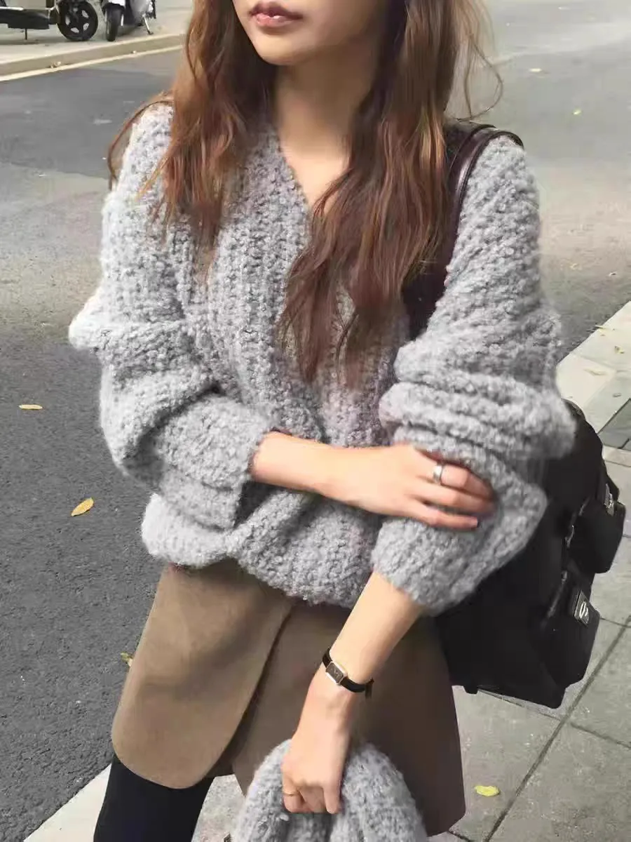 

Chic Autumn Winter Loose Knitted V-Ne Sweater Women's Faion Versatile Warmth Aosphere Matching Scarf Soft Cozy Top