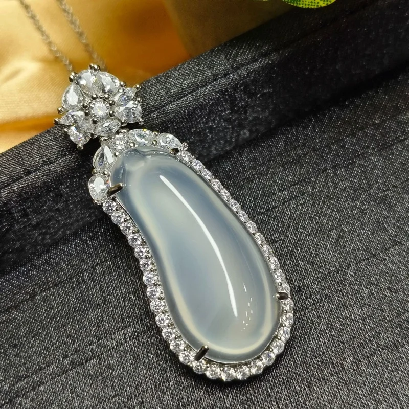 New Natural Fu Dou White Agate Pendant 925 Silver Inlaid High Ice White Chalcedony Fu Melon Necklace Temperament Sweater Chain