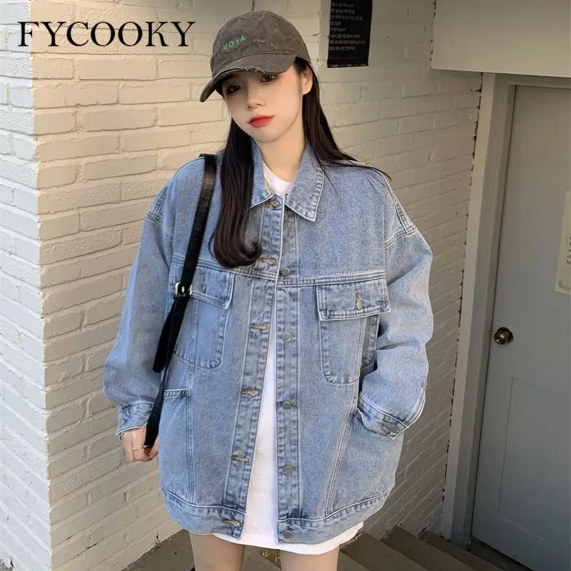معطف دينم كبير الحجم على الموضة جديد لعام 2025 سترات جينز كورية فضفاضة بأكمام طويلة عالية الشارع للسيدات