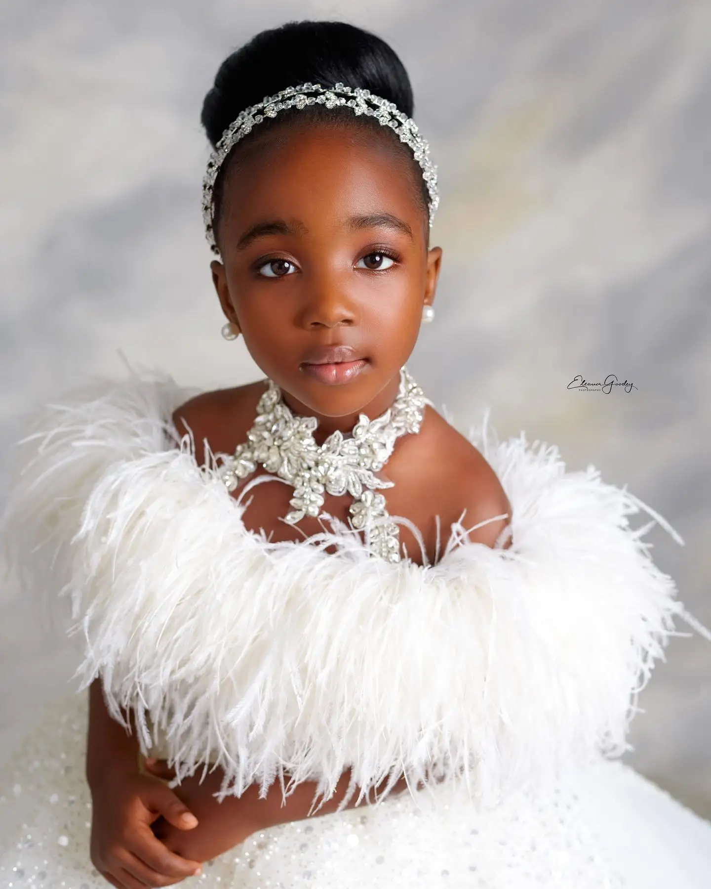 White Flower Girls Dresses for Wedding Feather Girl Pageant Dress High Neck Kids Party Prom Birthday Ball Gowns for Photoshoot