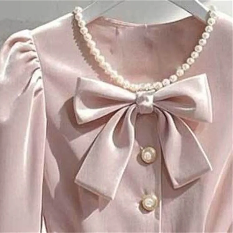 Round Neck Handmade Pearl Velvet Shirt Women Blouse Beautiful Bow Tie Small Shirt 2025 New French Waist Cinching Bottom Shirt