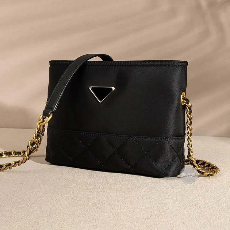 

2025 Gefini Quilted Bucket Bag for Women Minimalist Shoulder Crossbody Purse Fashionable Handbag